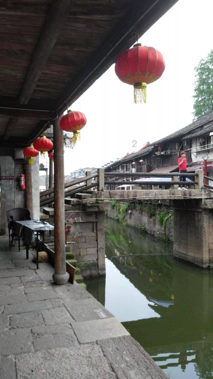 95后数学老师课余时间带孩子们学习舞蹈